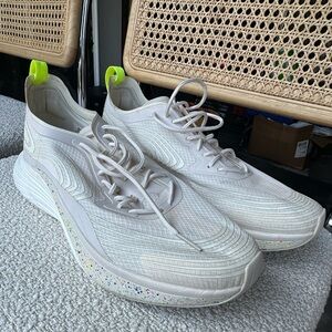 APL Streamline running shoes